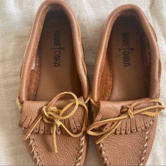 Minnetonka Fringed Kilty Leather Moccasin - Picture 3 of 9